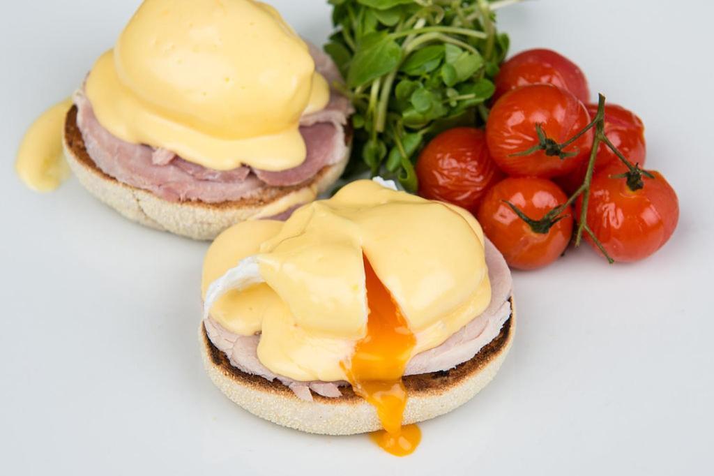 Darwin'S Townhouse Acomodação com café da manhã Shrewsbury Exterior foto Eggs Benedict