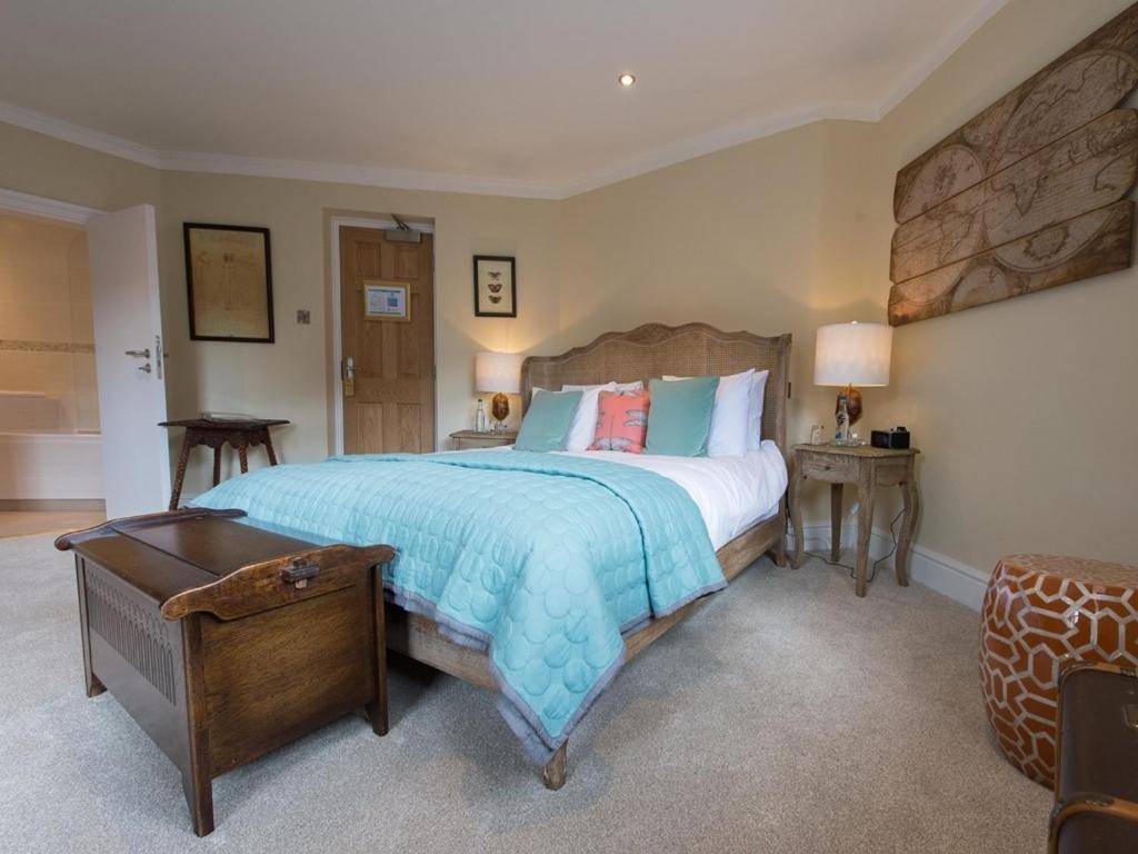 Darwin'S Townhouse Acomodação com café da manhã Shrewsbury Exterior foto A bedroom at The Old parsonage