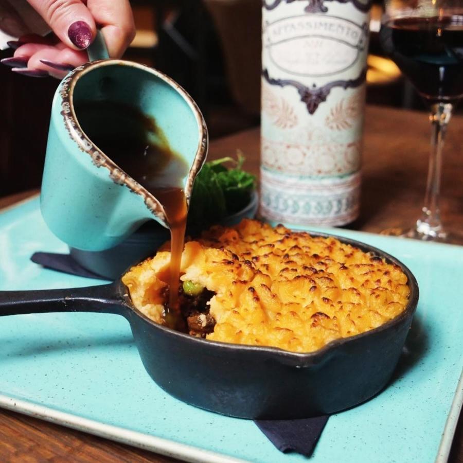 Darwin'S Townhouse Acomodação com café da manhã Shrewsbury Exterior foto Shepherd's pie
