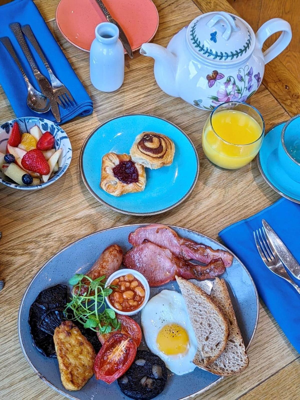 Darwin'S Townhouse Acomodação com café da manhã Shrewsbury Exterior foto A full English breakfast